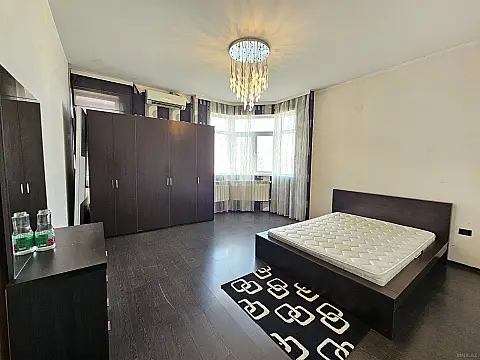 Satılır 3 otaqlı mənzil 150 m²