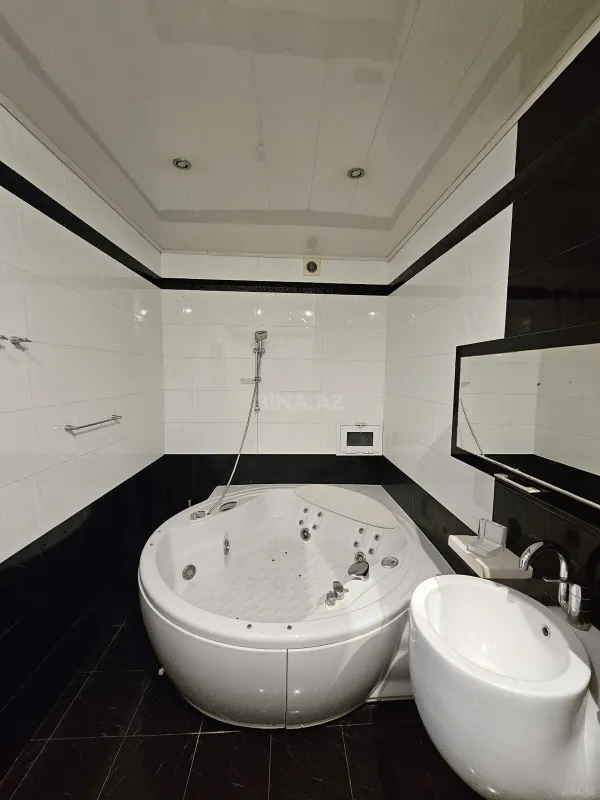 Satılır 3 otaqlı mənzil 150 m²