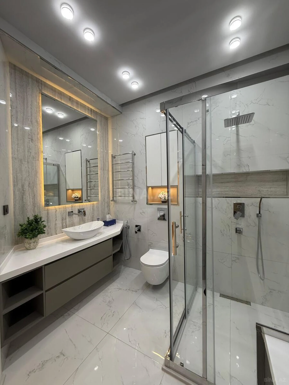 Satılır 3 otaqlı mənzil 120 m²