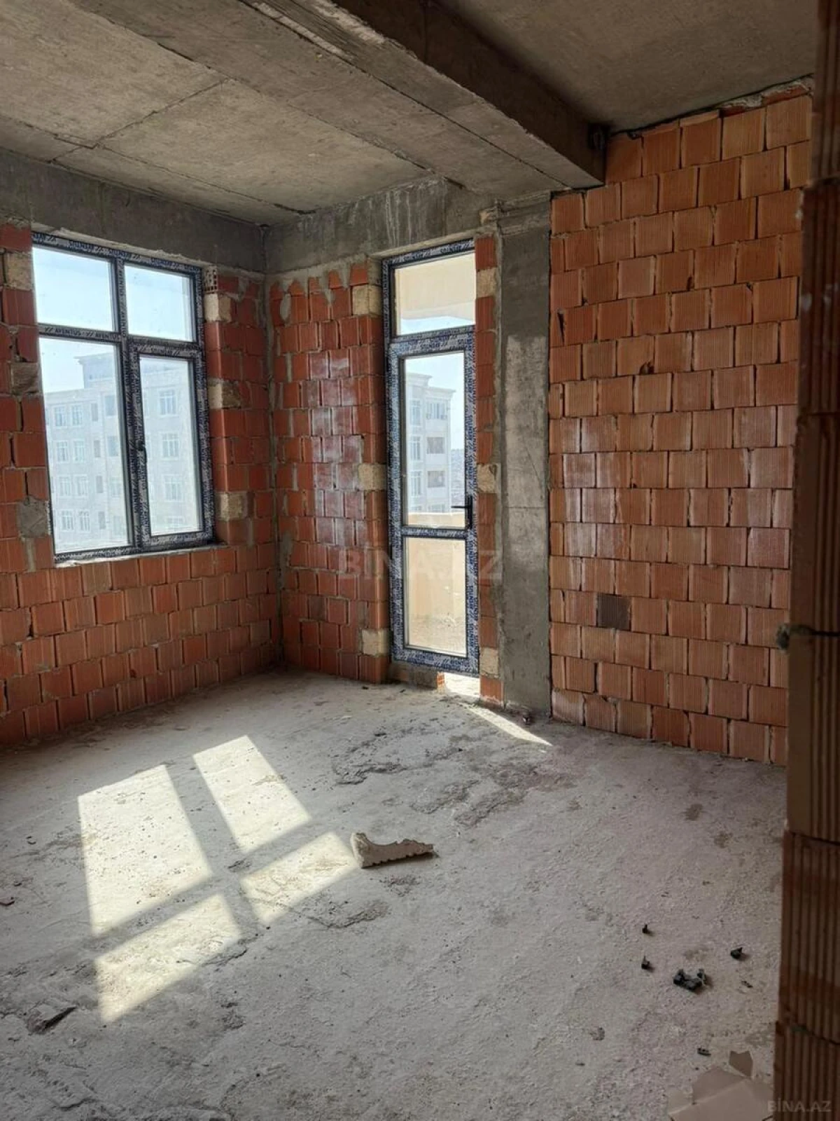 Satılır 2 otaqlı mənzil 105 m²