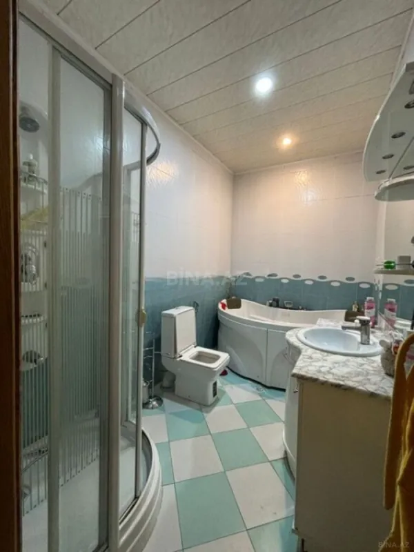 Satılır 10 otaqlı həyət evi 1200 m²