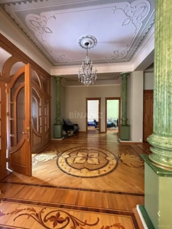 Satılır 10 otaqlı həyət evi 1200 m²