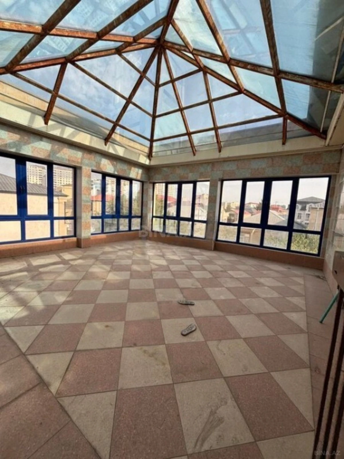 Satılır 10 otaqlı həyət evi 1200 m²