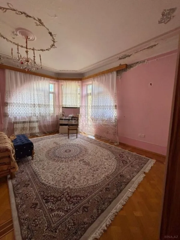 Satılır 10 otaqlı həyət evi 1200 m²