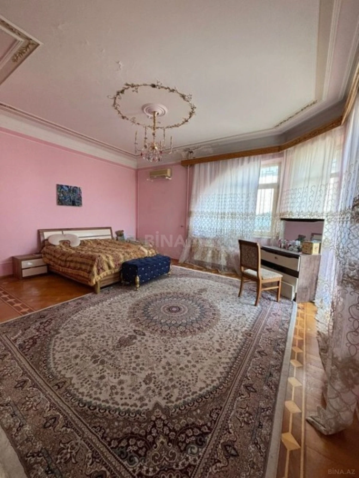 Satılır 10 otaqlı həyət evi 1200 m²