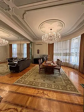 Satılır 10 otaqlı həyət evi 1200 m²