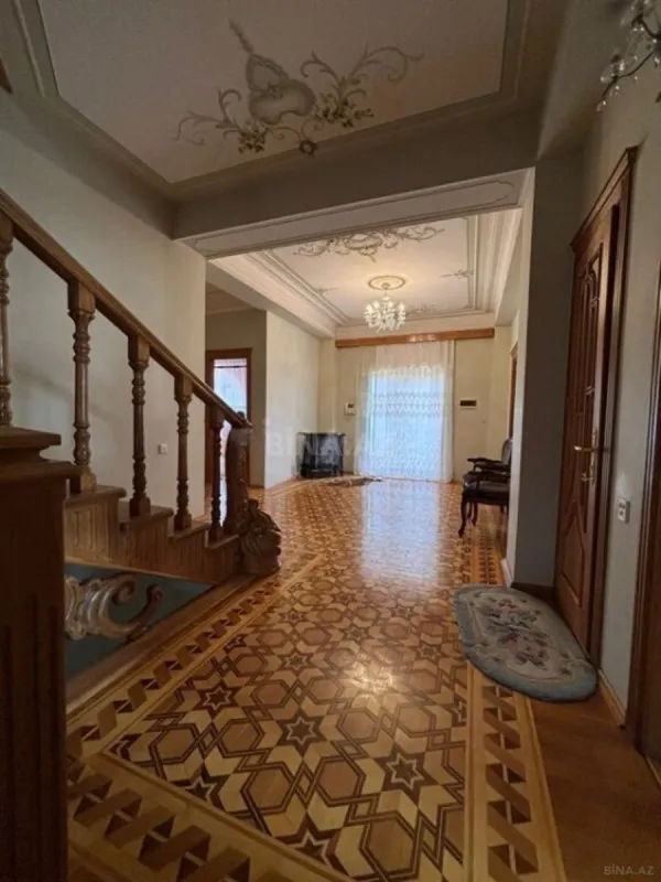 Satılır 10 otaqlı həyət evi 1200 m²