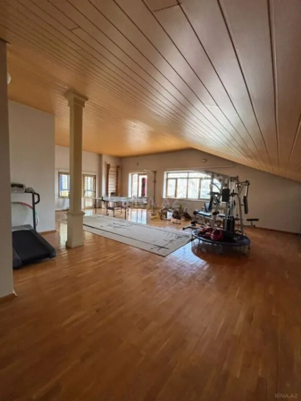 Satılır 10 otaqlı həyət evi 1200 m²