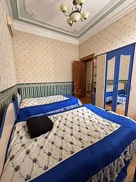 Satılır 10 otaqlı həyət evi 1200 m²