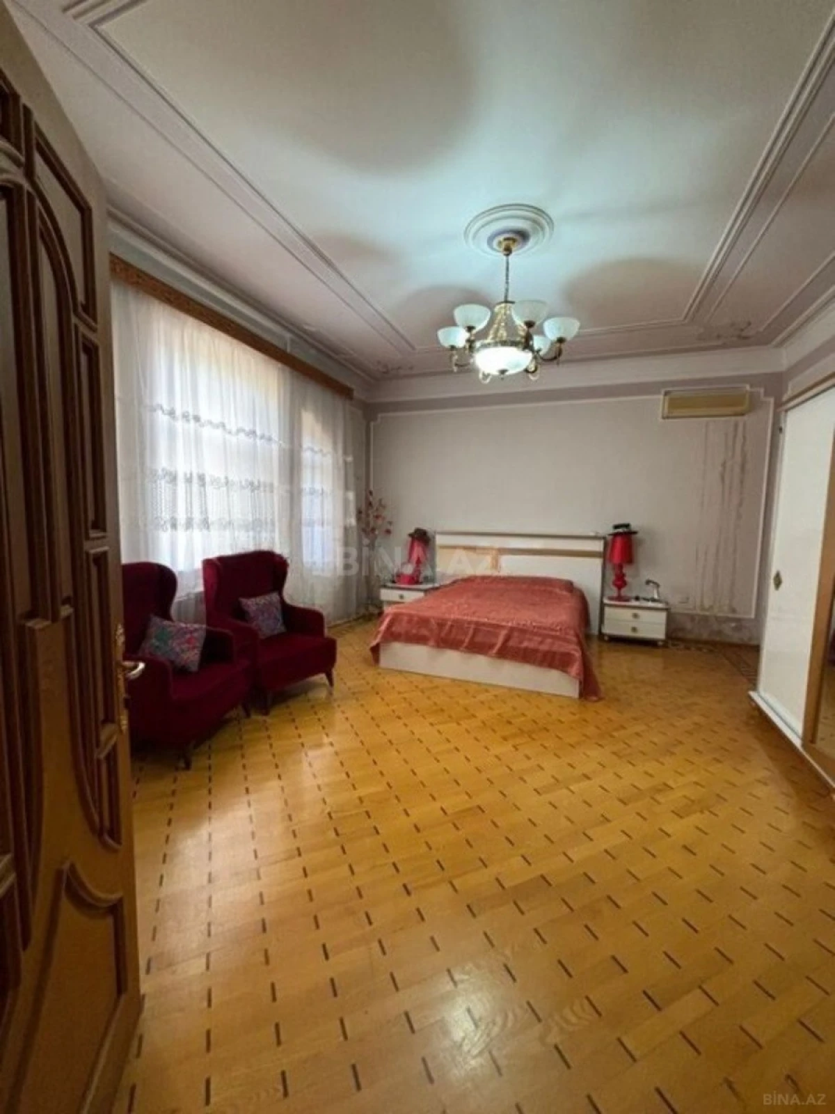 Satılır 10 otaqlı həyət evi 1200 m²