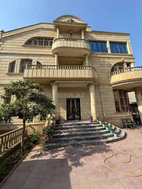 Satılır 10 otaqlı həyət evi 1200 m²