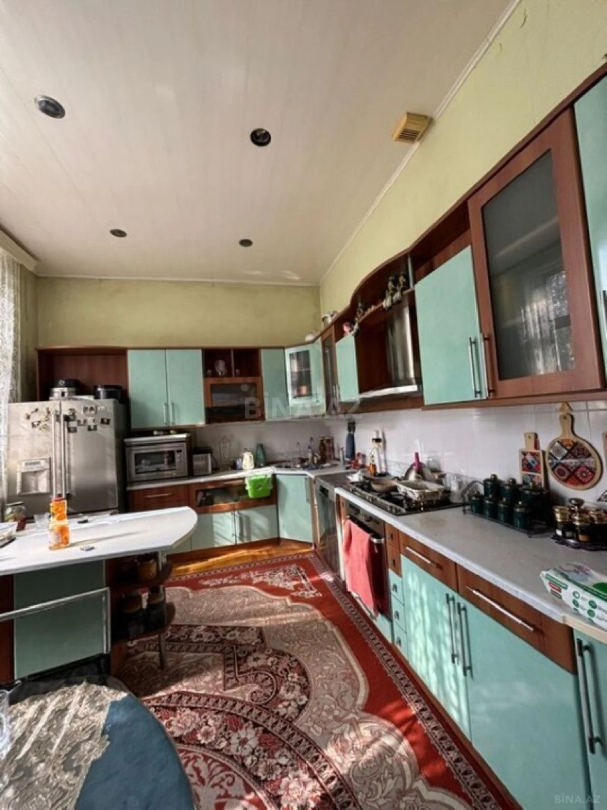 Satılır 10 otaqlı həyət evi 1200 m²