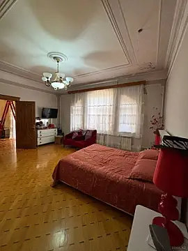 Satılır 10 otaqlı həyət evi 1200 m²