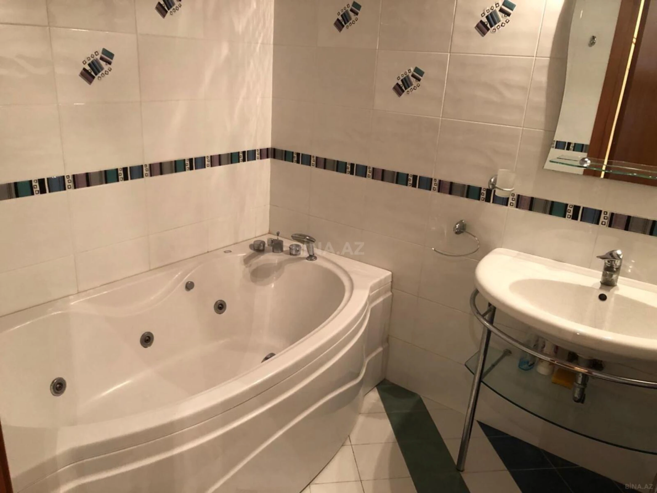 Kirayə verilir 4 otaqlı mənzil 110 m²