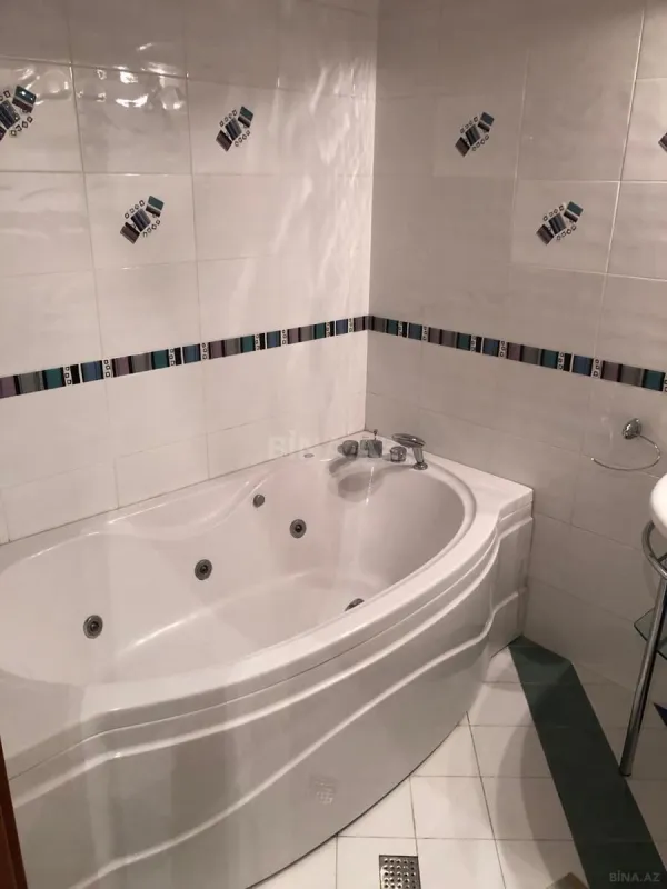 Kirayə verilir 4 otaqlı mənzil 110 m²