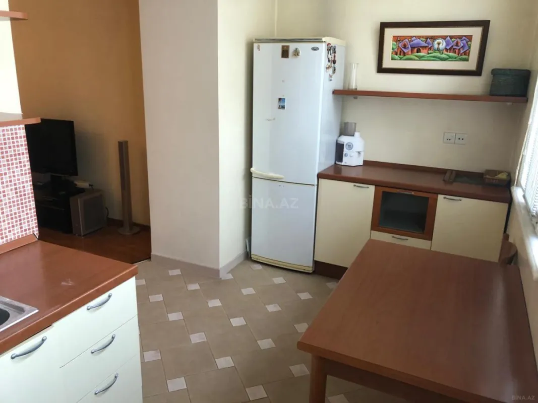 Kirayə verilir 4 otaqlı mənzil 110 m²