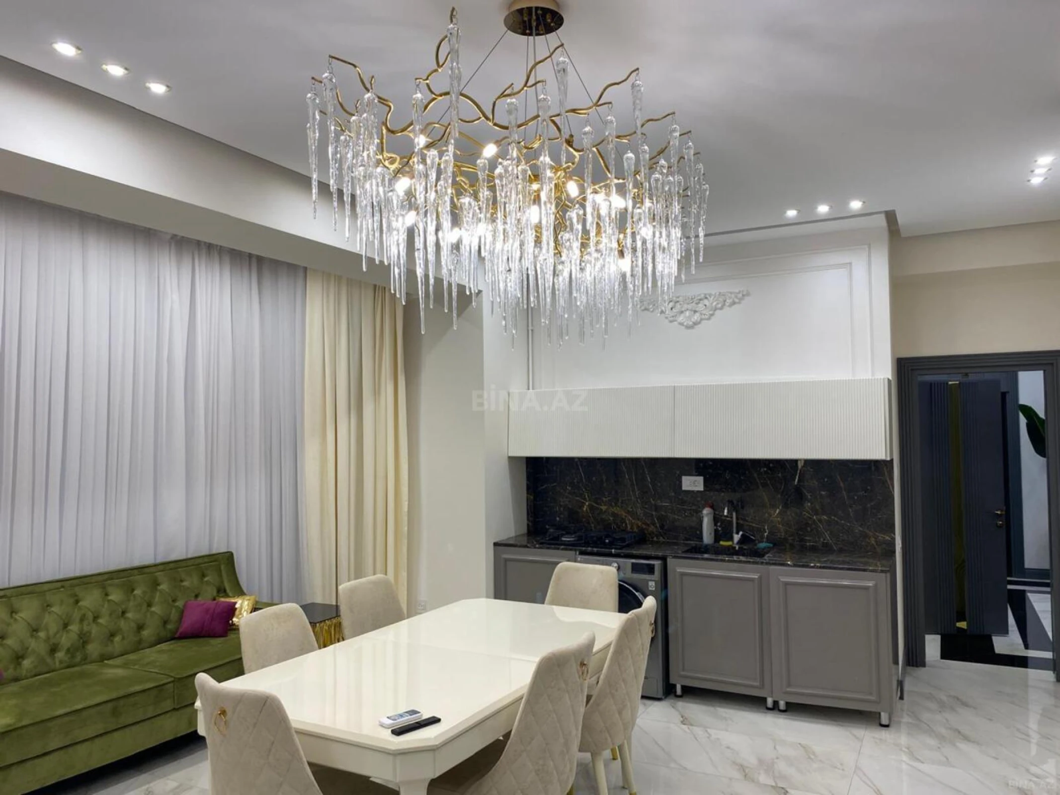 Kirayə verilir 3 otaqlı mənzil 167 m²