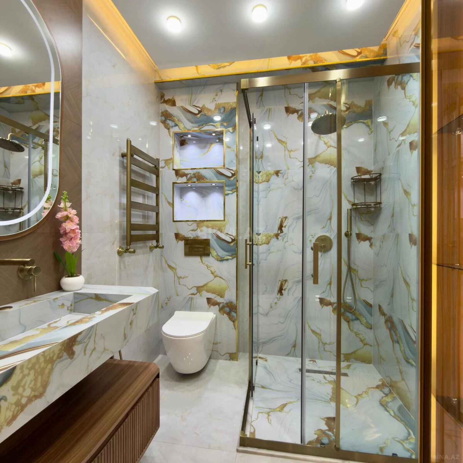 Satılır 4 otaqlı mənzil 217 m²