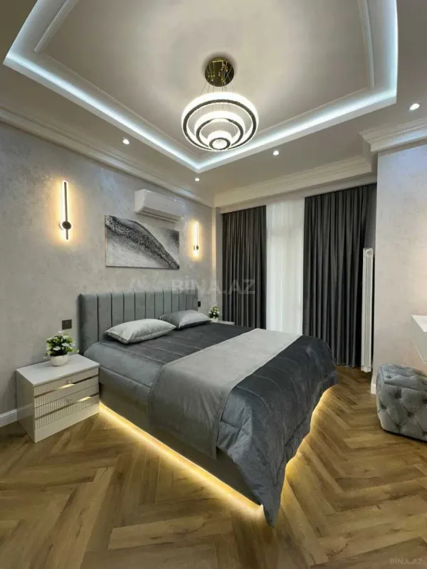 Satılır 4 otaqlı mənzil 217 m²