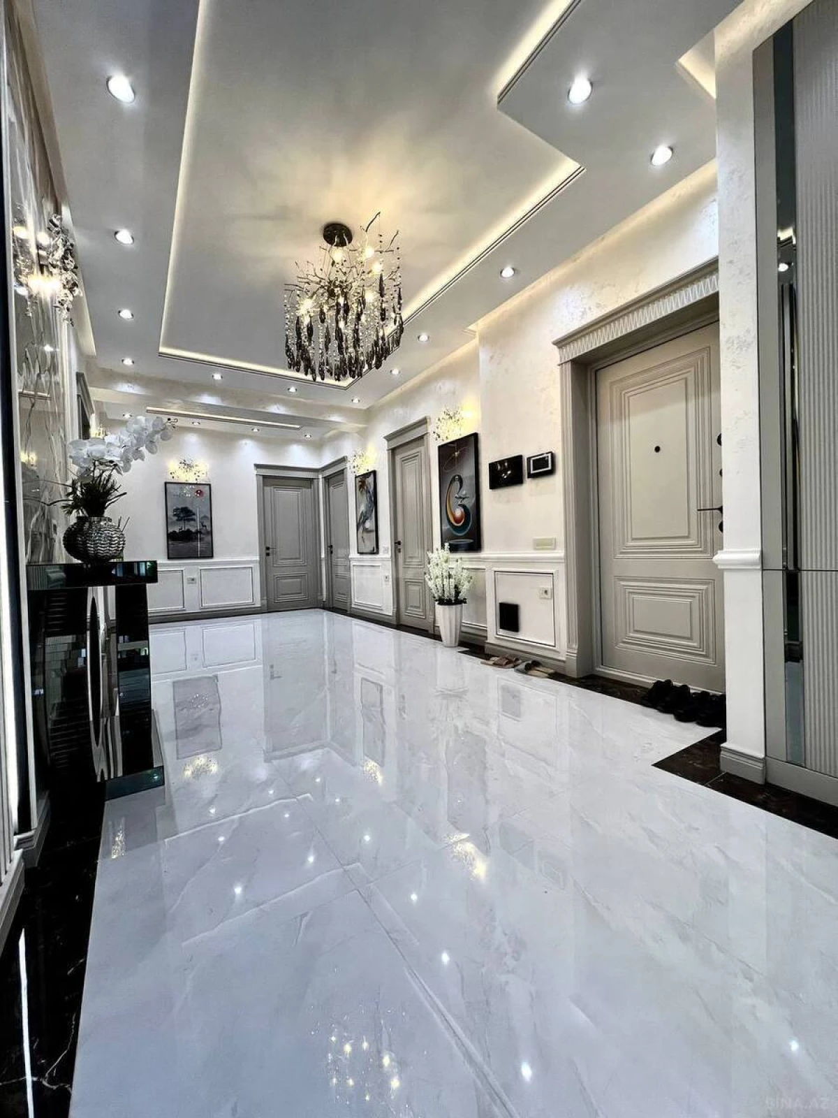 Satılır 4 otaqlı mənzil 217 m²