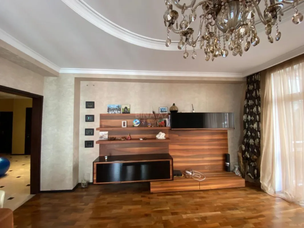 Satılır 3 otaqlı mənzil 130 m²