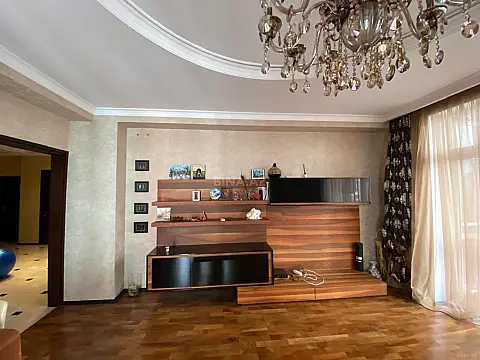 Satılır 3 otaqlı mənzil 130 m²