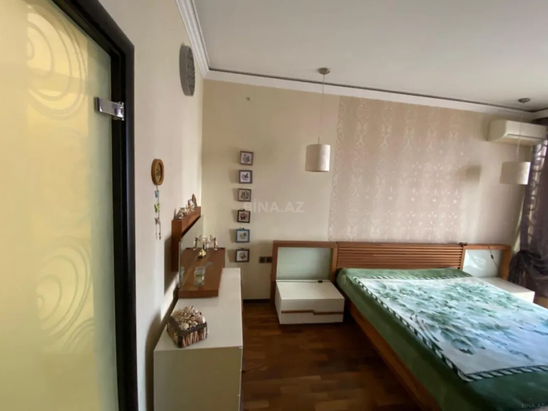 Satılır 3 otaqlı mənzil 130 m²