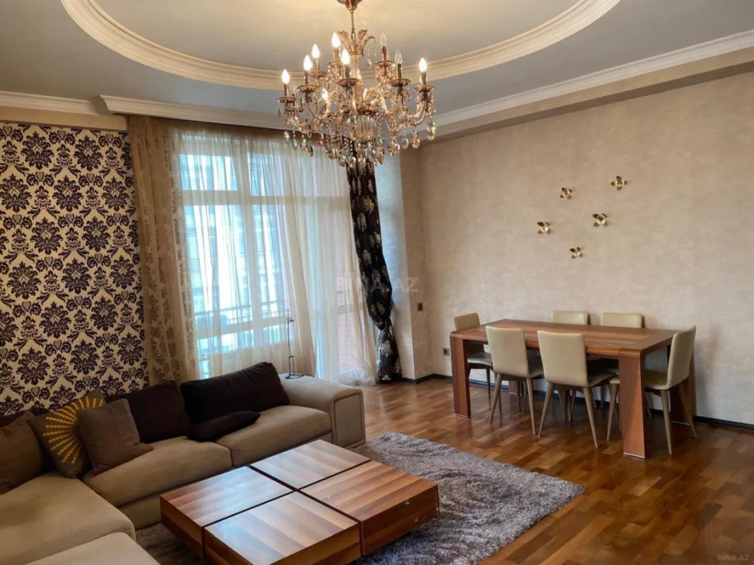 Satılır 3 otaqlı mənzil 130 m²