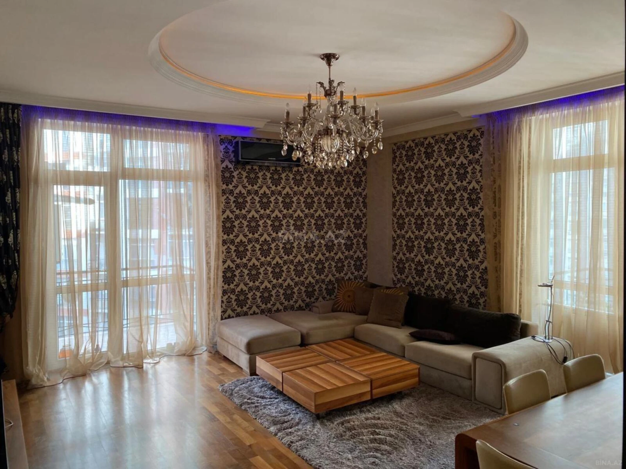 Satılır 3 otaqlı mənzil 130 m²