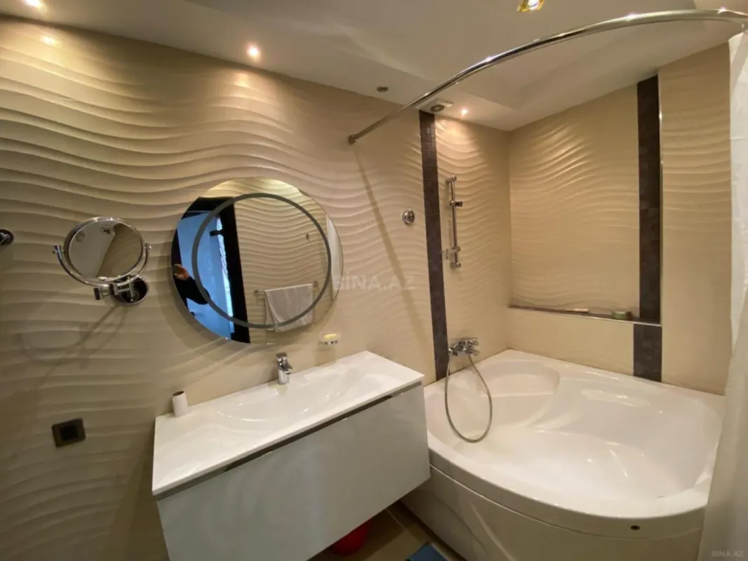 Satılır 3 otaqlı mənzil 130 m²