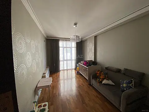 Satılır 3 otaqlı mənzil 130 m²