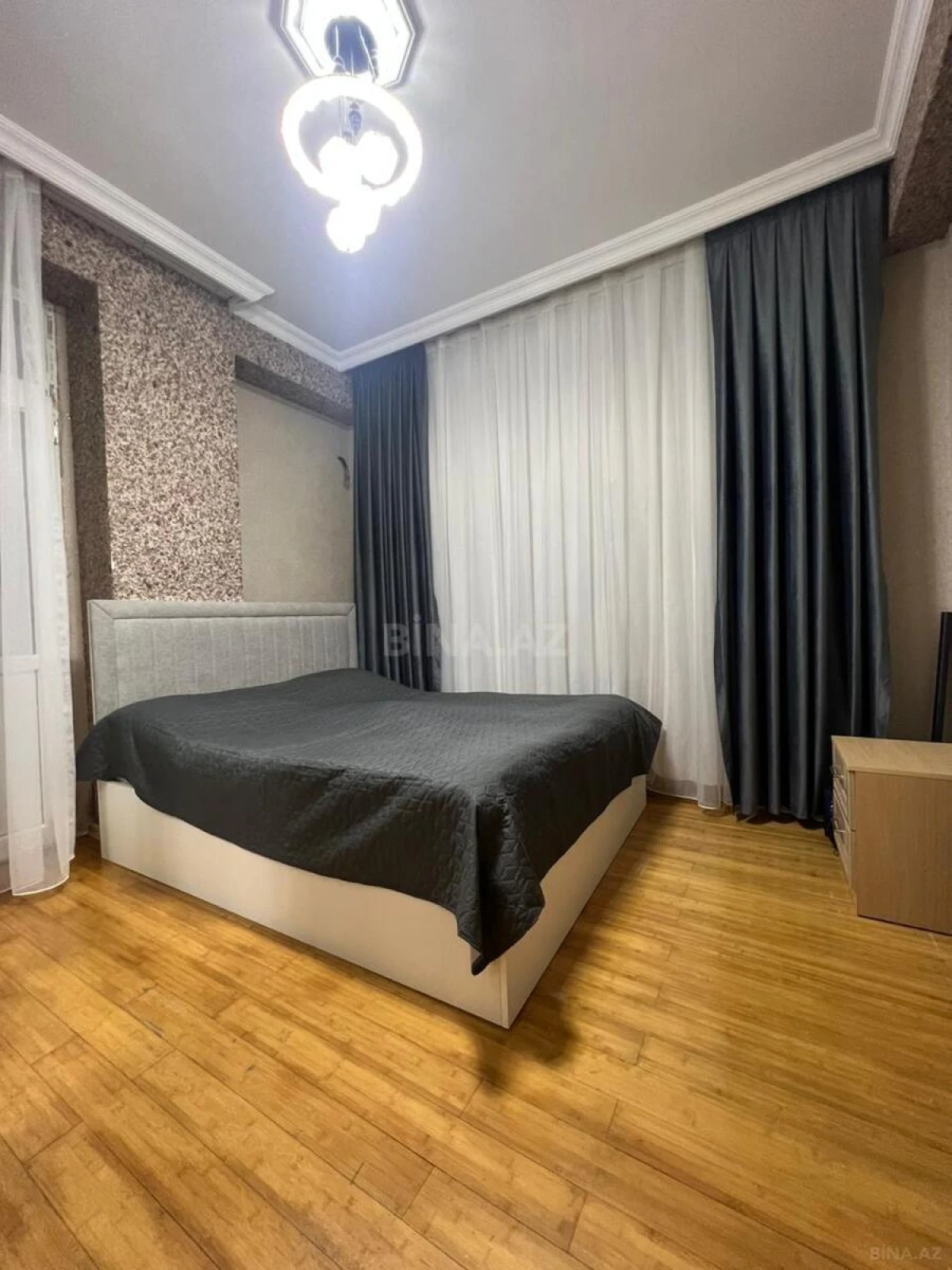 Satılır 2 otaqlı mənzil 76 m²