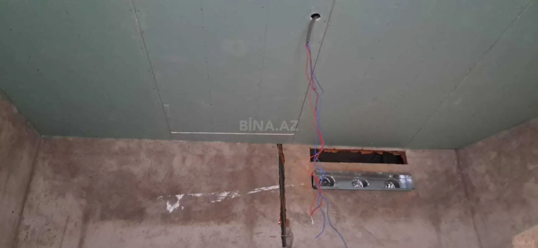 Satılır 3 otaqlı mənzil 173 m²