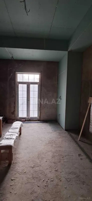 Satılır 3 otaqlı mənzil 173 m²
