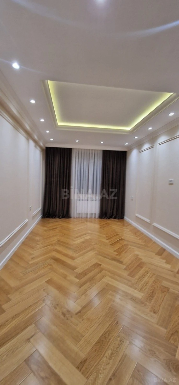 Satılır 3 otaqlı mənzil 134 m²