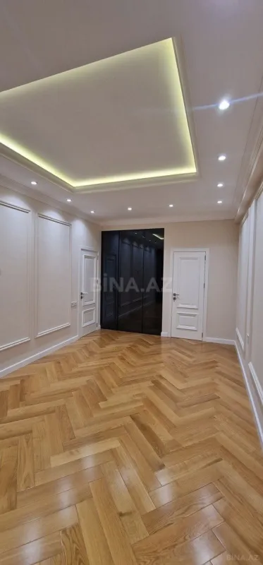 Satılır 3 otaqlı mənzil 134 m²