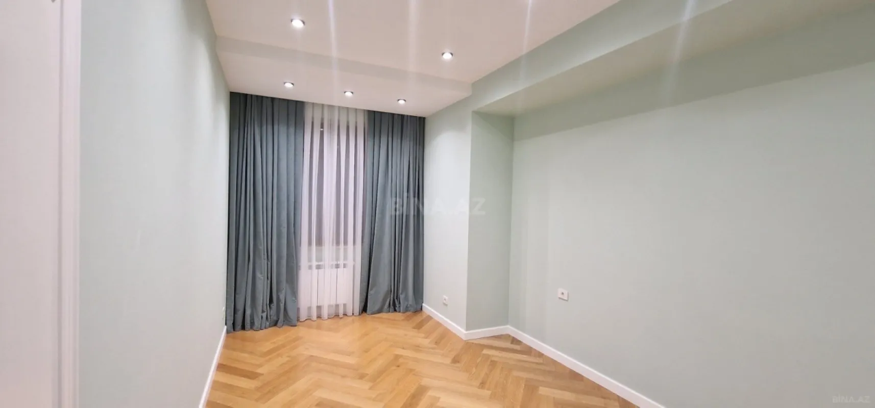 Satılır 3 otaqlı mənzil 134 m²