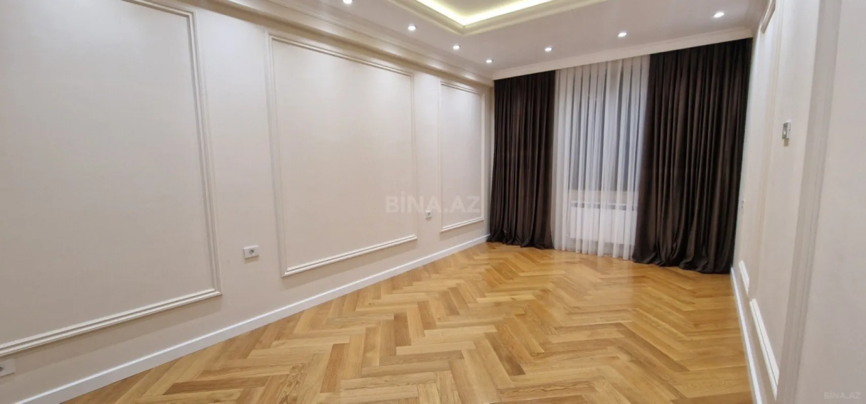 Satılır 3 otaqlı mənzil 134 m²