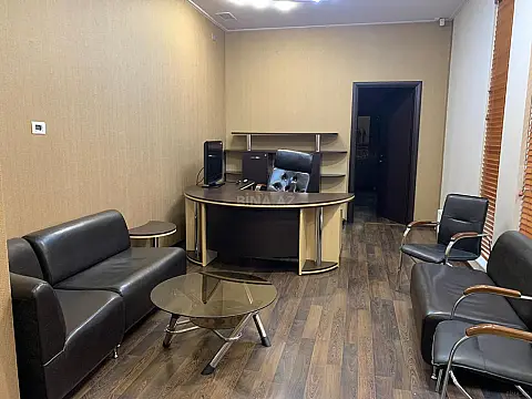 Kirayə verilir 10 otaqlı ofis 360 m²