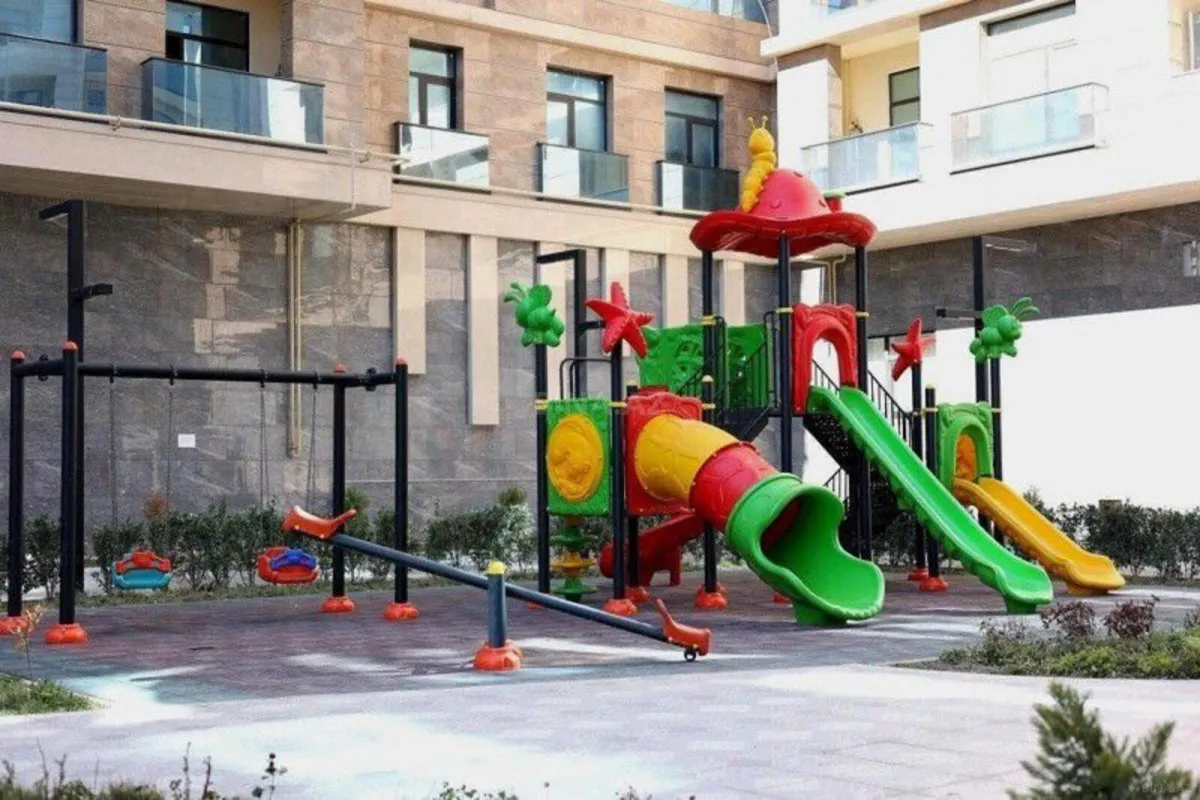 Satılır 3 otaqlı mənzil 118.5 m²