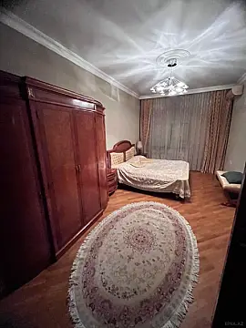 Satılır 4 otaqlı mənzil 195 m²
