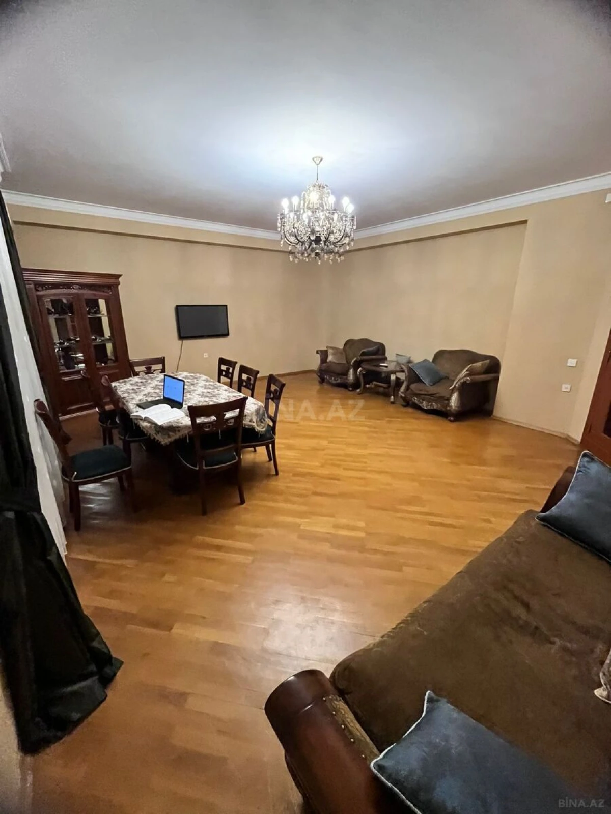 Satılır 4 otaqlı mənzil 195 m²