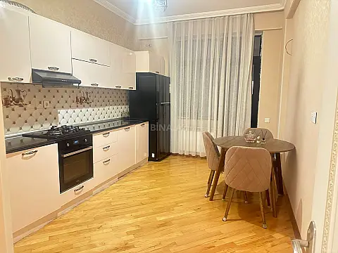 Kirayə verilir 2 otaqlı mənzil 90 m²