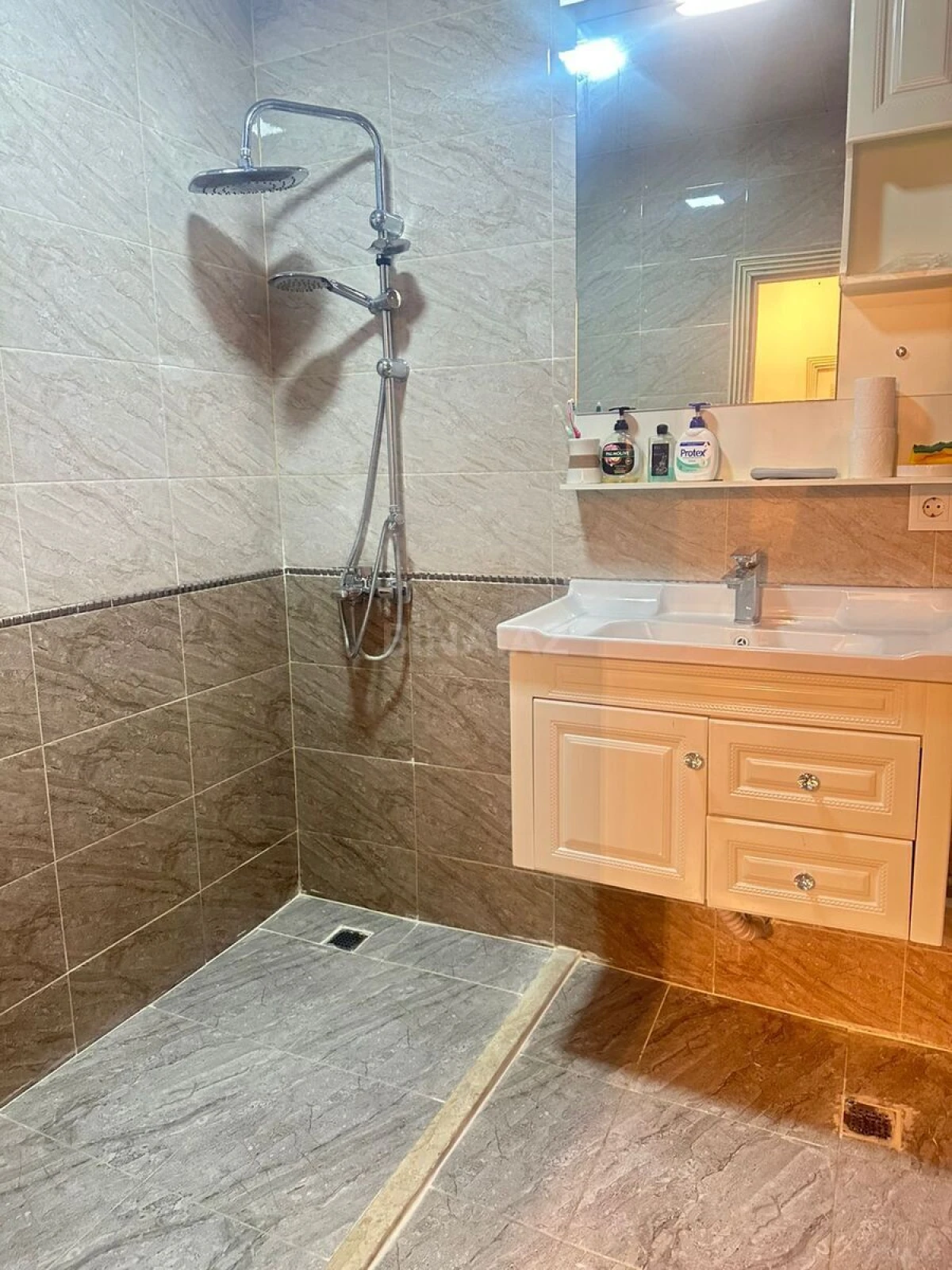 Kirayə verilir 2 otaqlı mənzil 90 m²