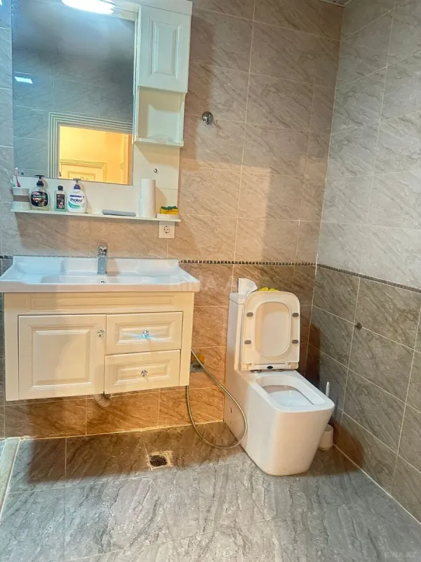 Kirayə verilir 2 otaqlı mənzil 90 m²