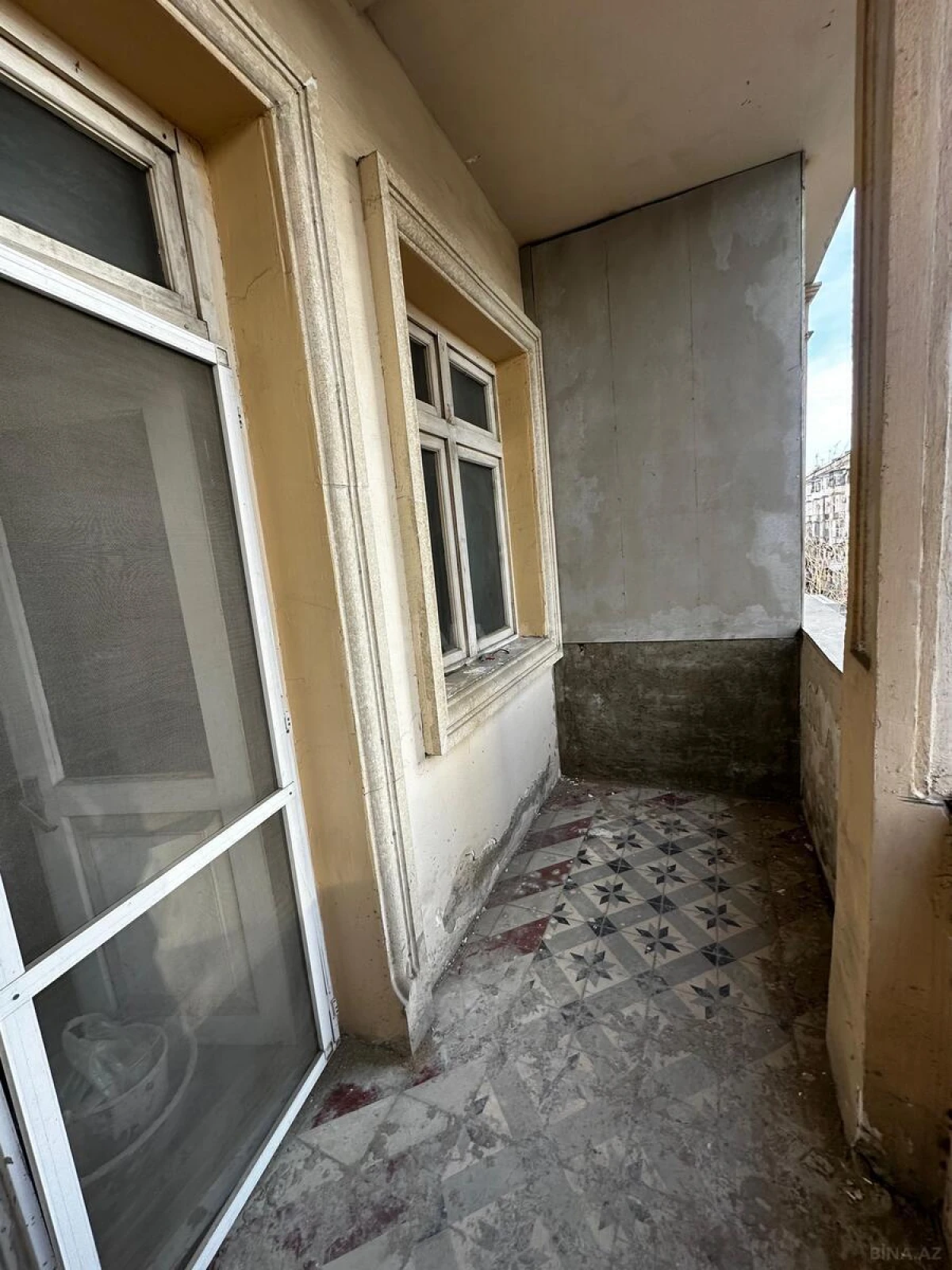 Satılır 2 otaqlı mənzil 67 m²