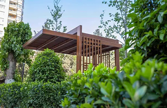 Satılır 5 otaqlı mənzil 215 m²