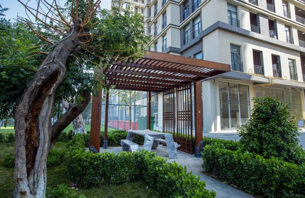 Satılır 5 otaqlı mənzil 215 m²