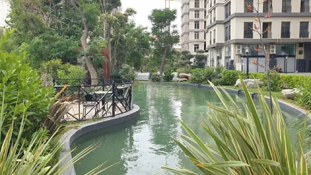 Satılır 5 otaqlı mənzil 215 m²