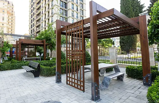 Satılır 5 otaqlı mənzil 215 m²